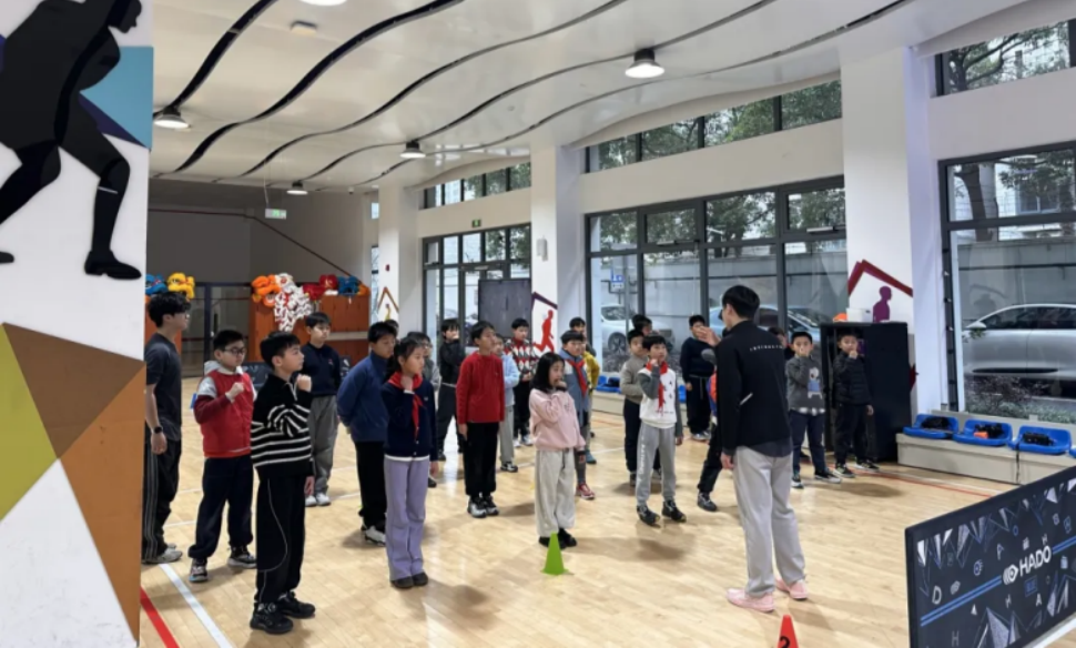 百年文脉润童心！红旗小学玩转HADO，传统名校的“科技心” 